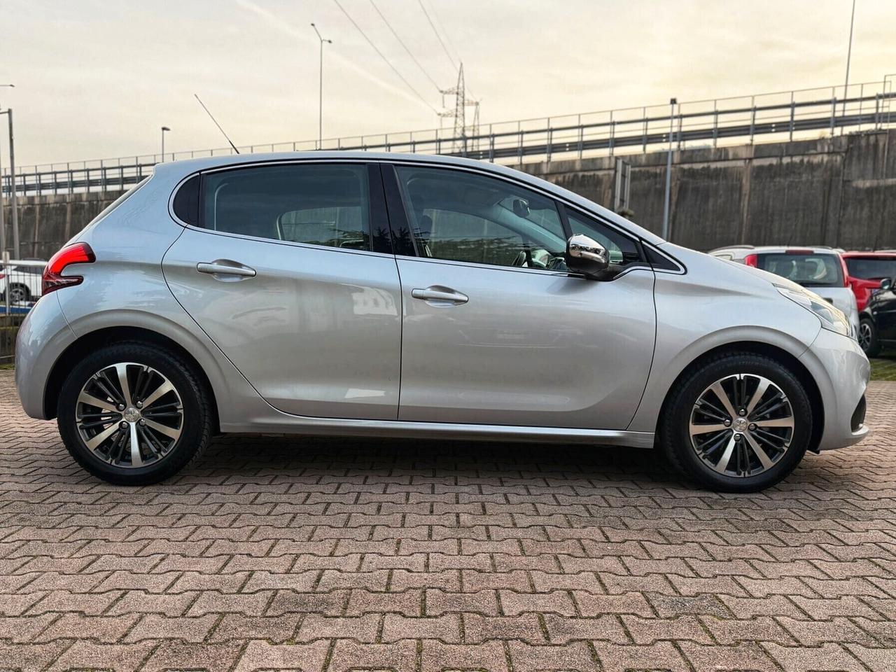 Peugeot 208 BlueHDi 75 CV NAVIGA CRUISE CAMERA OK NEOPATENTATI