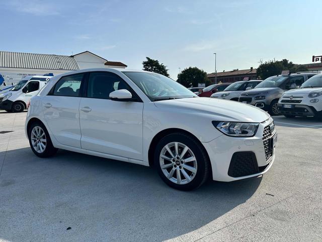 AUDI A1 citycarver 30 TFSI Identity Contrast