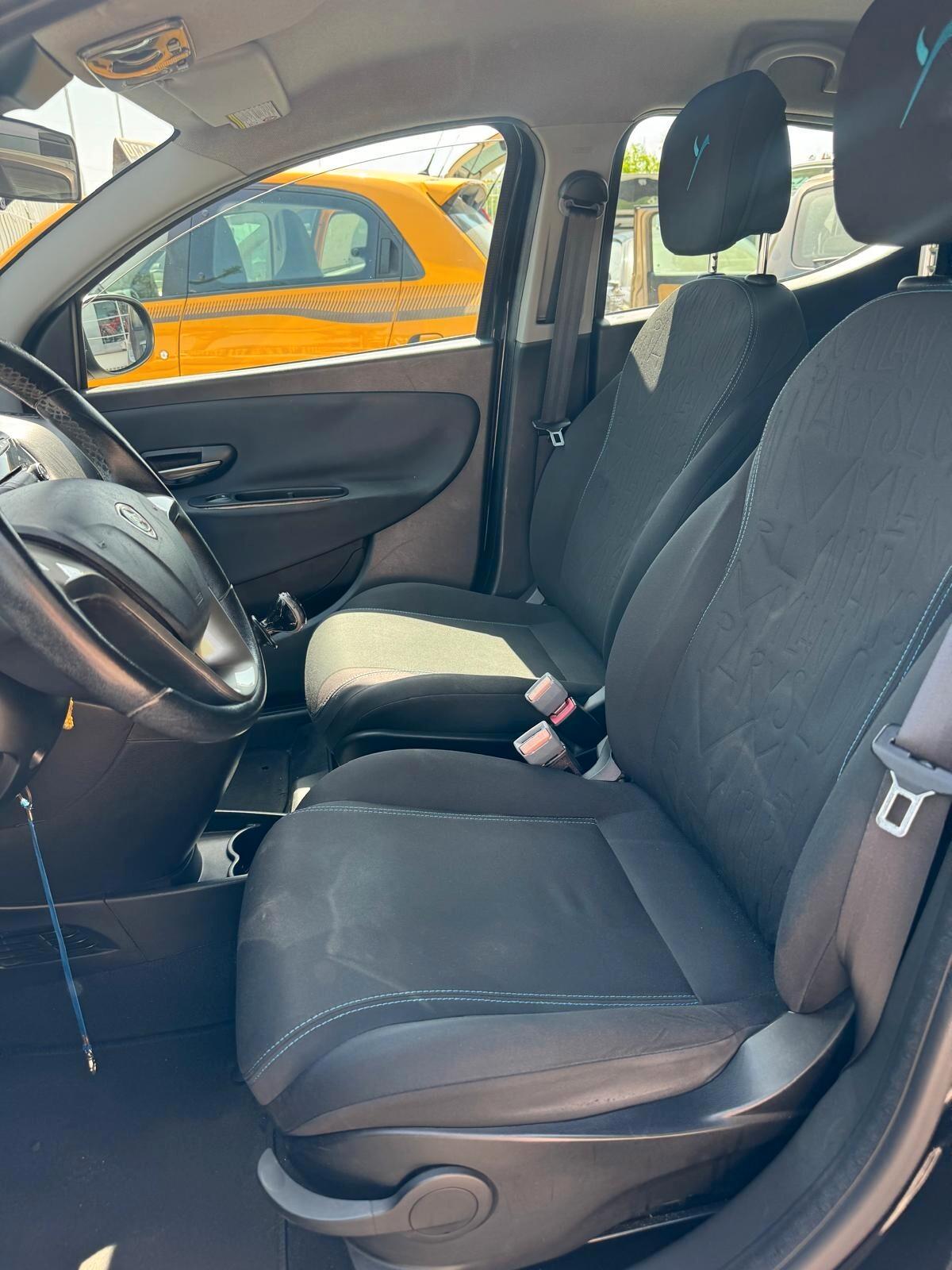 Lancia Ypsilon 0.9 TwinAir 85 CV 5 porte Metano Ecochic Elefantino