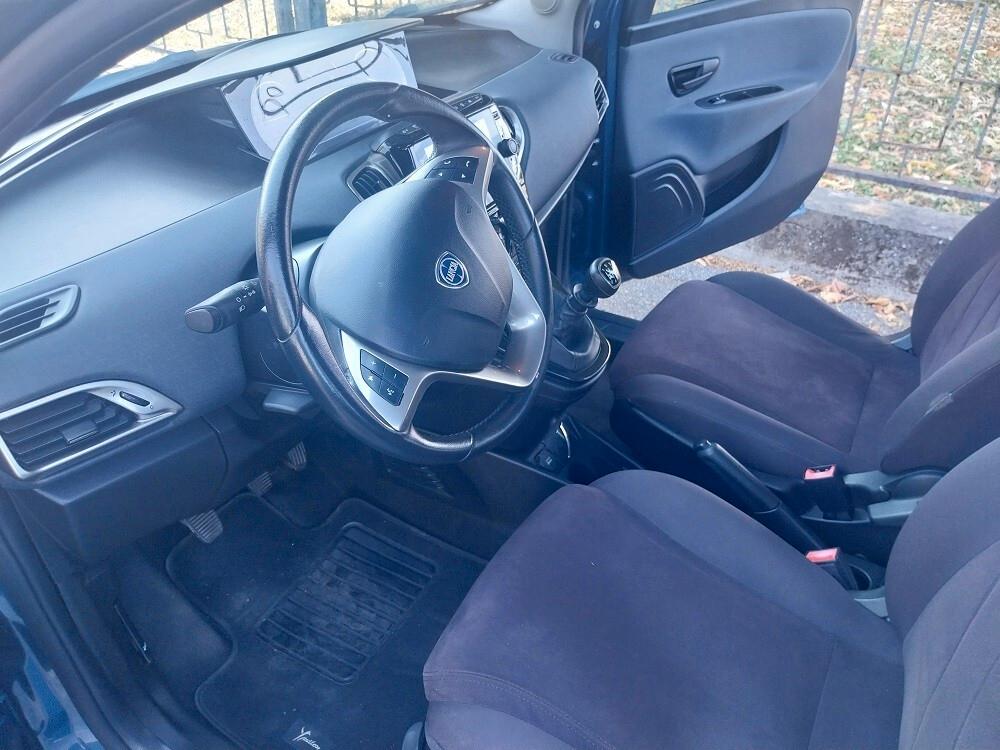 Lancia Ypsilon 1.0 FireFly 5 porte S&S Hybrid Alberta Ferretti