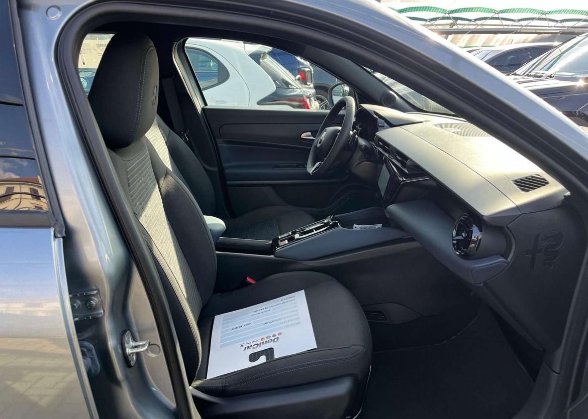 Alfa Romeo Junior 1.2 136 CV Hybrid eDCT6 Speciale AUTO A NOLEGGIO