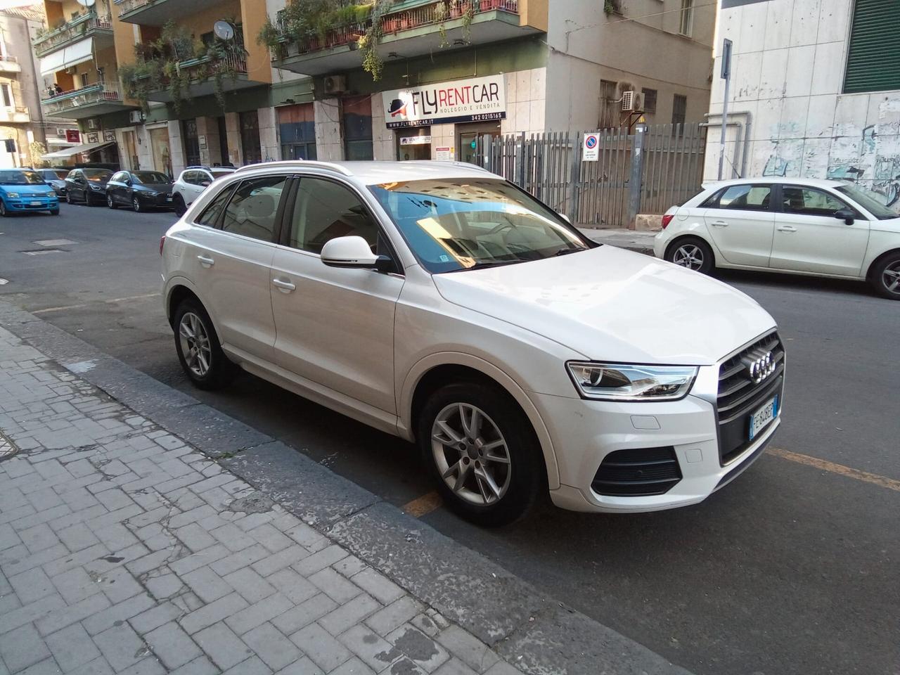 Audi Q3 2.0 TDI 120 CV Business