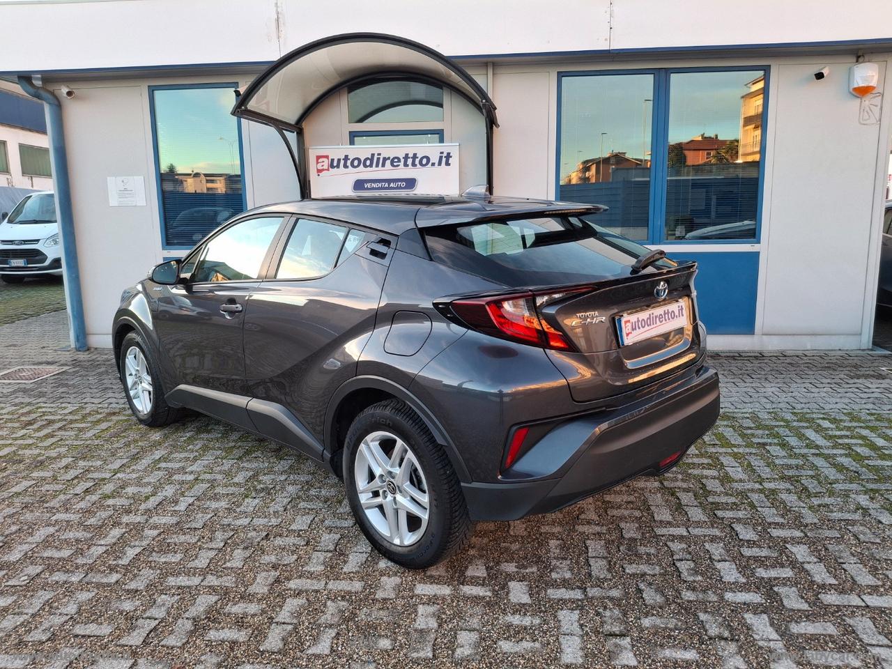 TOYOTA C-HR 1.8 Hybrid E-CVT Business