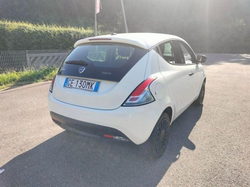 Lancia Ypsilon 1.0 FireFly 5 porte S&S Hybrid Silver