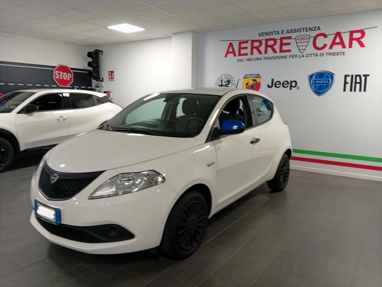 Lancia Ypsilon 1.0 FireFly 5 porte S&S Hybrid Ecochic Silver
