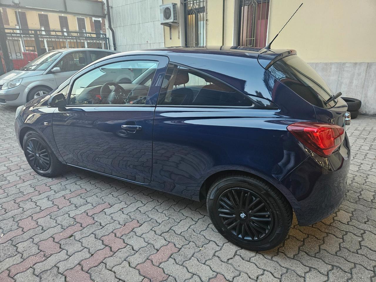 Opel Corsa 1.4 90CV Coupé b-Color