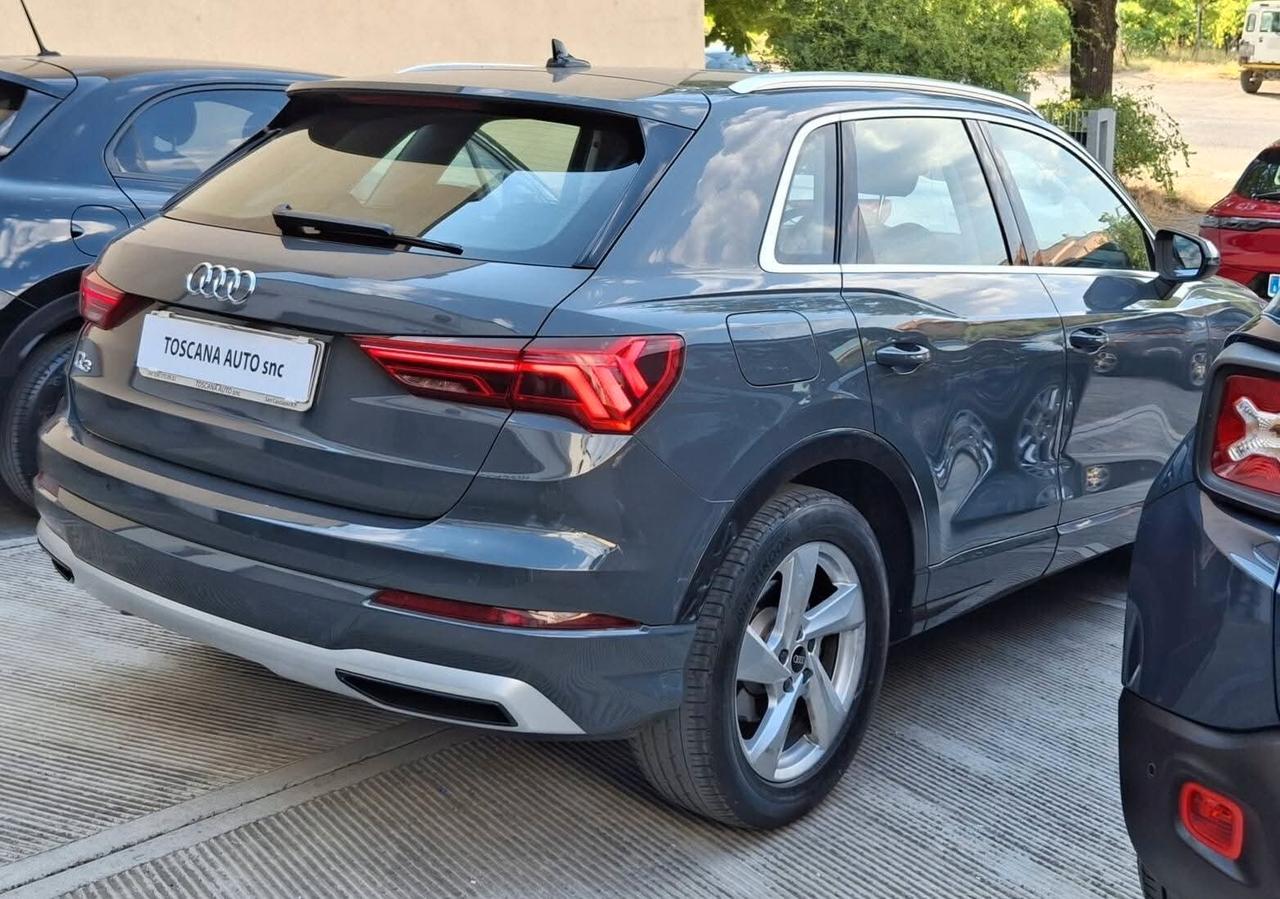 Audi Q3 150cv S tronic fari full led