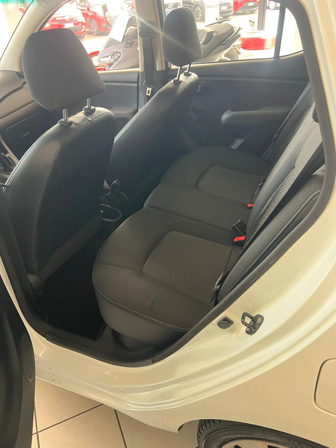 Hyundai i10 1.1 12V Sound Edition