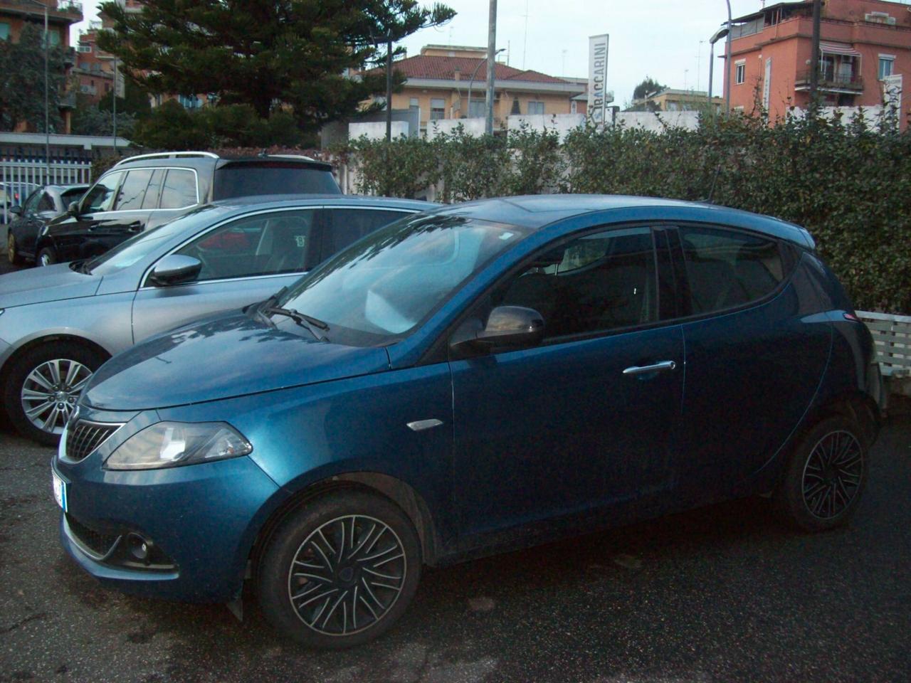 Lancia Ypsilon 1.0 FireFly 5 porte S&S Hybryd Gold