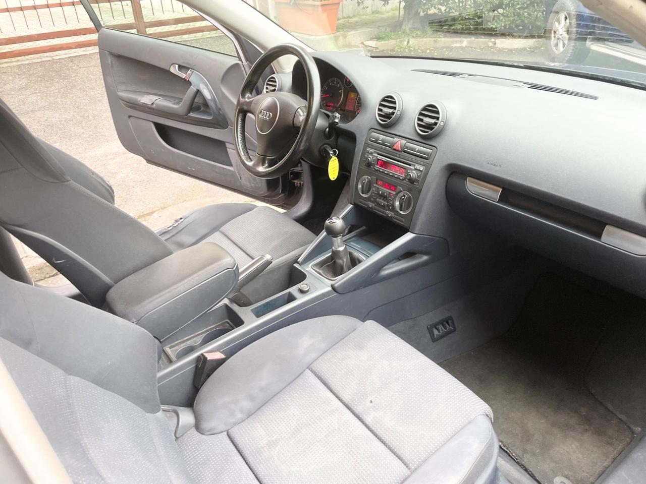Audi A3 1.6 FSI *DA SISTEMARE / X COMMERCIANTIi