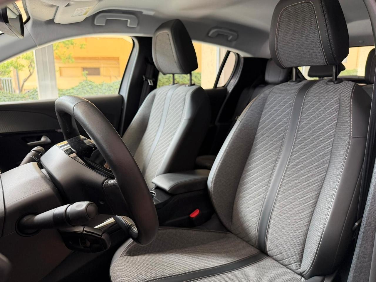 Peugeot 208 1.2 100CV Allure