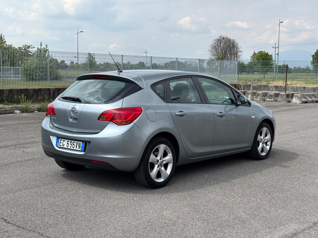 Opel Astra 1.6 115CV 5 porte Cosmo UNI PRO, GARANZIA