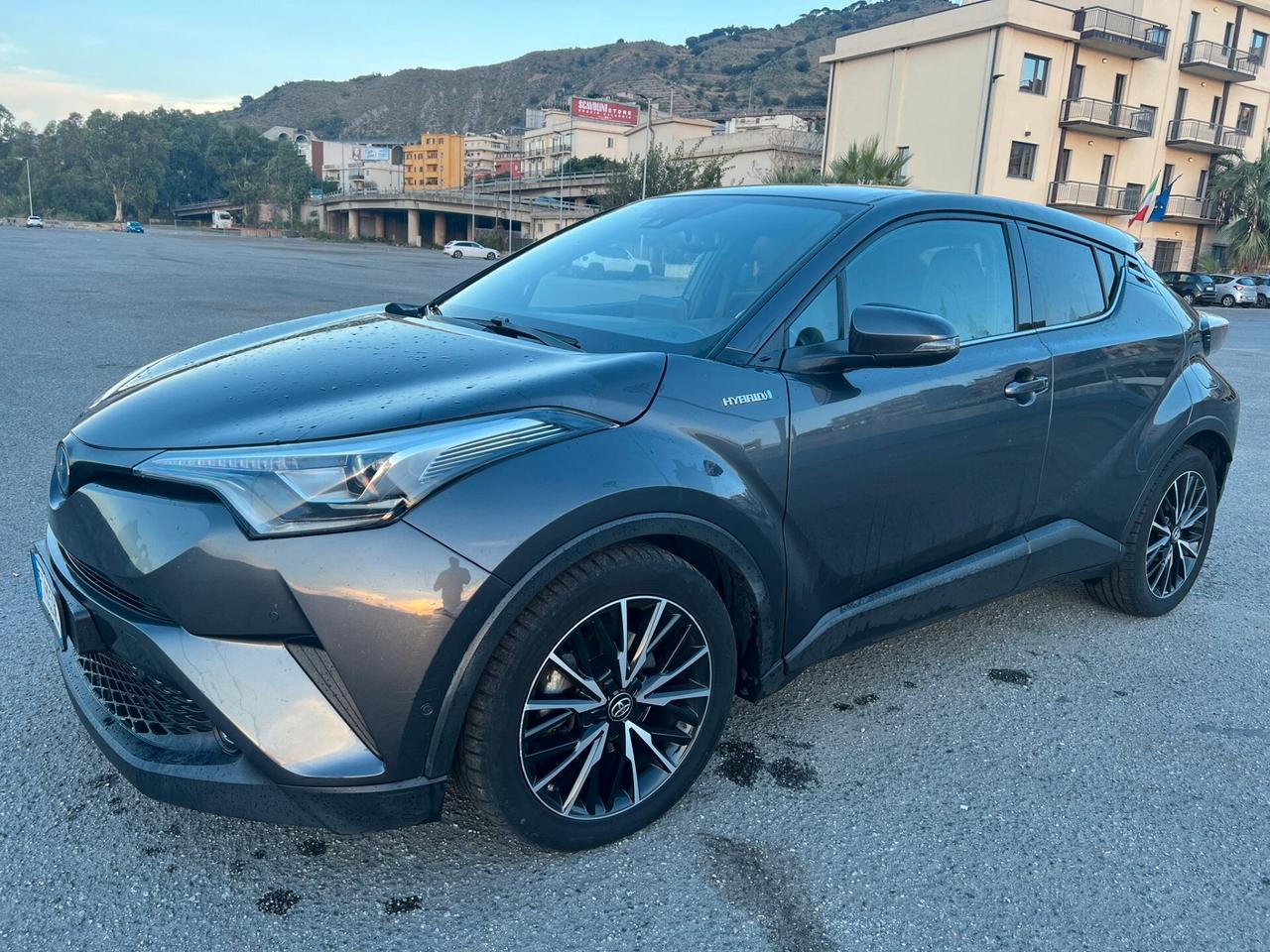 Toyota C-HR 1.8 Hybrid E-CVT Lounge