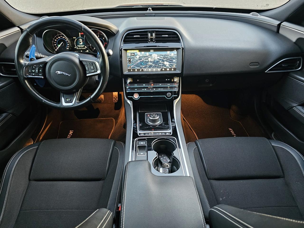 Jaguar XE 2.0 D Turbo 180cv 4WD*R-Sport*Pelle*Navi*19**