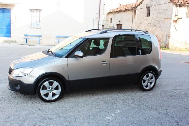 Skoda Roomster 1.2 TSI 86CV Scout CROSSOVER ASSETTO RIALZATO CLIMA AUTOMATICO SENSORI PARK
