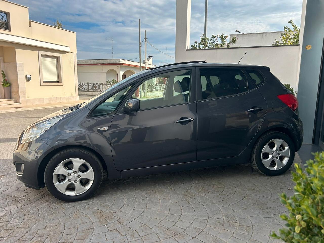 Kia Venga 1.4 CRDi 90Cv COOL TETTO Km111.000-2012