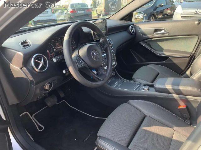 MERCEDES-BENZ A 180 A 180 d Business automatica - targa FC876XC