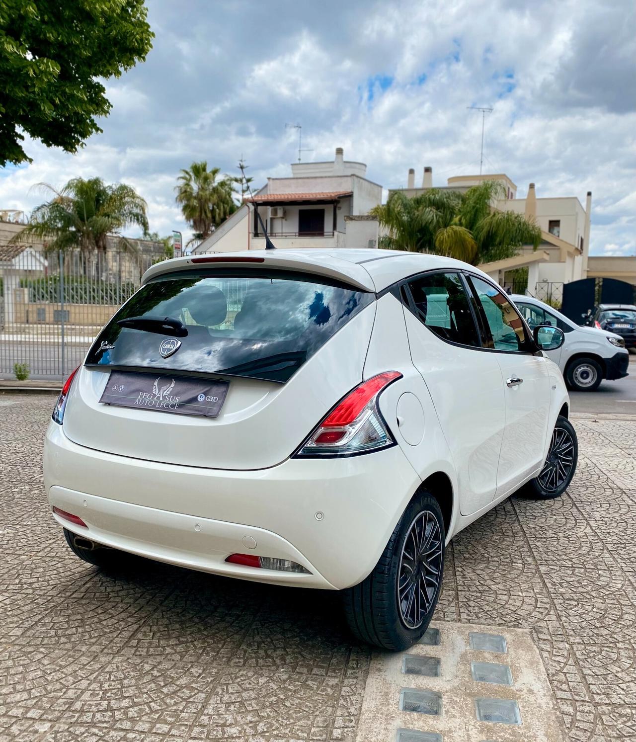 Lancia Ypsilon 1.2 69 CV 5 porte S&S Gold