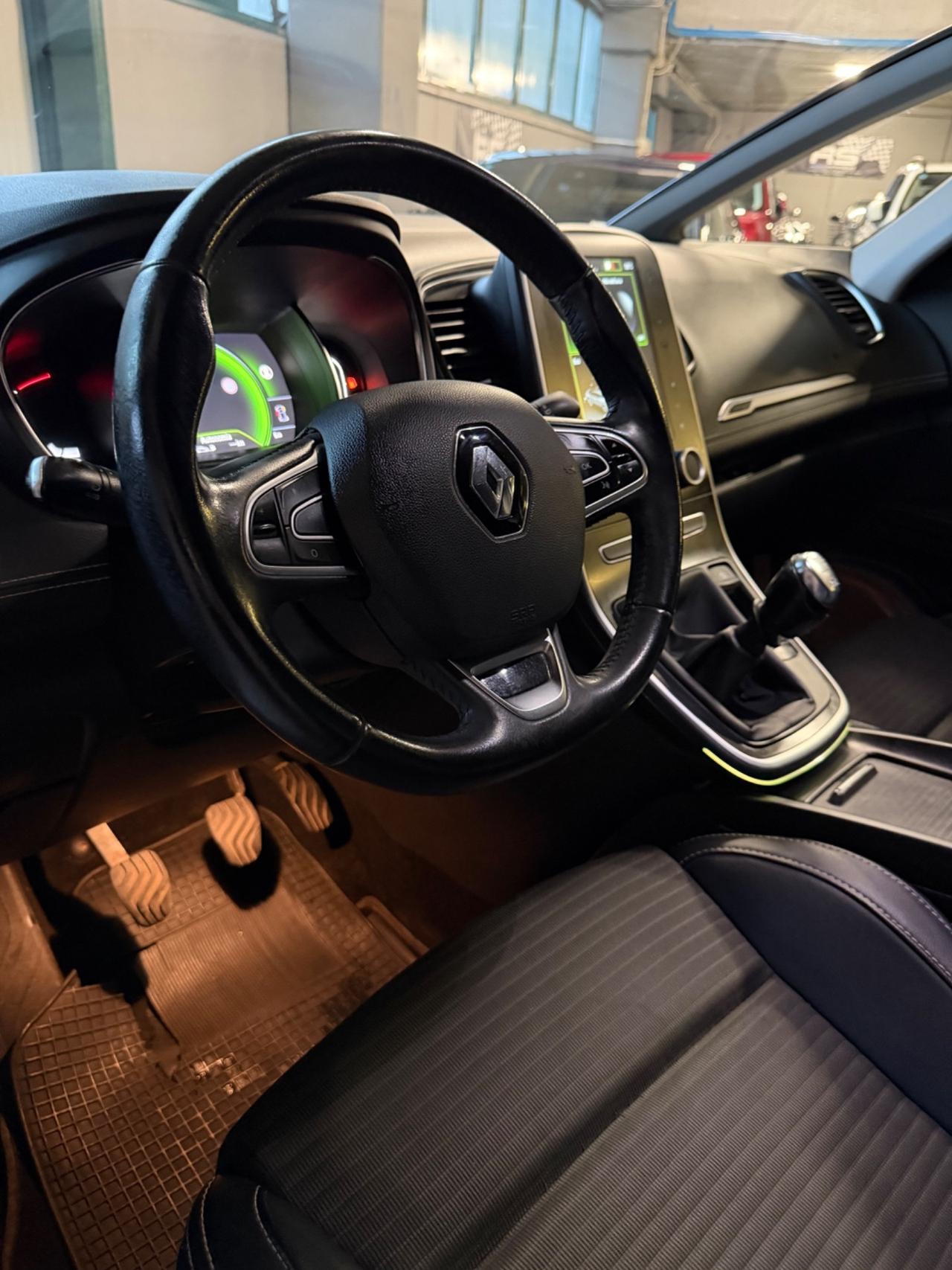 Renault SCÈNIC 1.5 dCi EU6B BOSE INITIALE PARIS