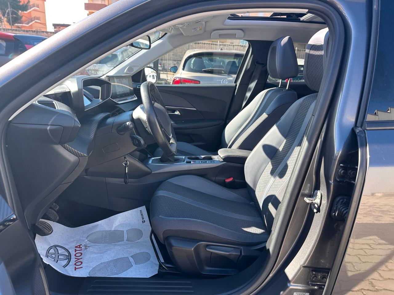 Peugeot 2008 PureTech 130 Allure