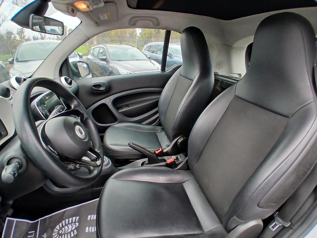 Smart ForTwo 70 1.0 twinamic Youngster pelle navi