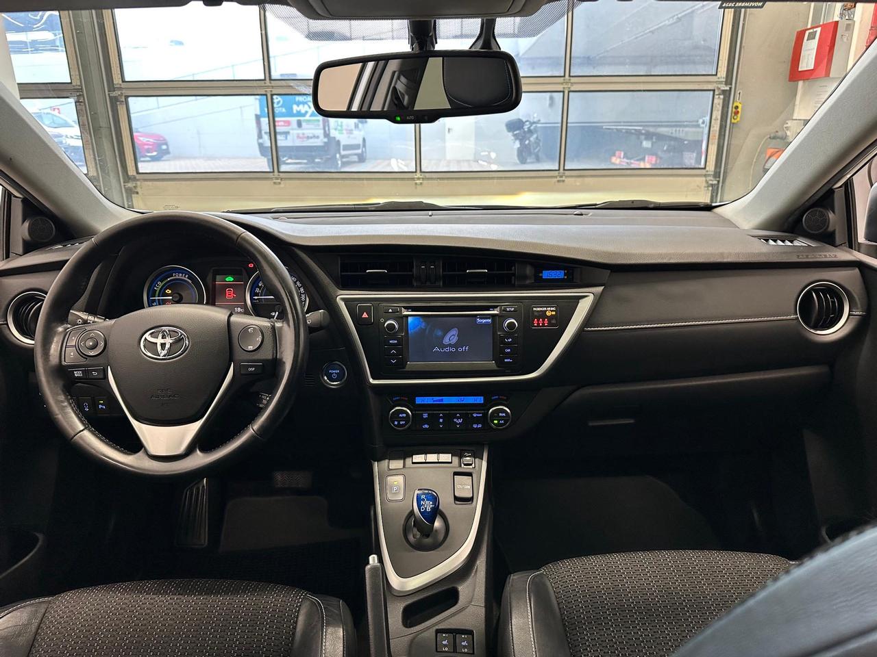 Toyota Auris 5p 1.8h Lounge