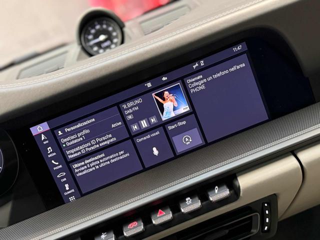 PORSCHE 911 Carrera 4