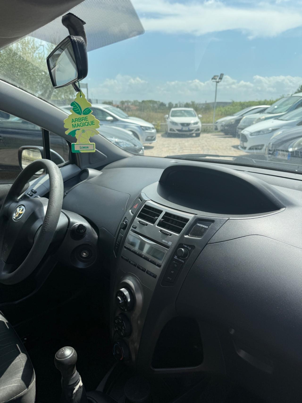 Toyota Yaris 1.0 5 porte