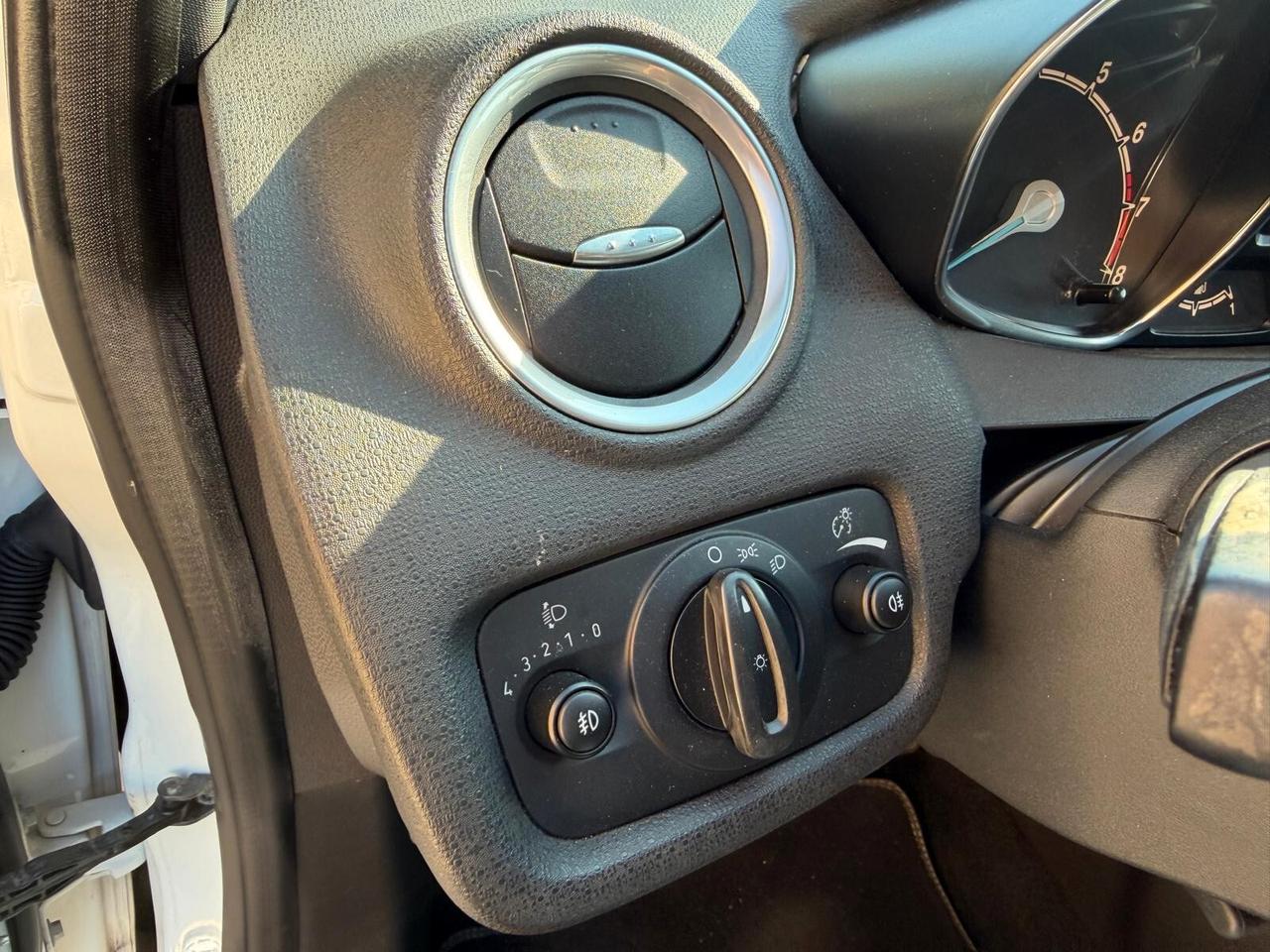 Ford Fiesta Cambio Automatico Black & White