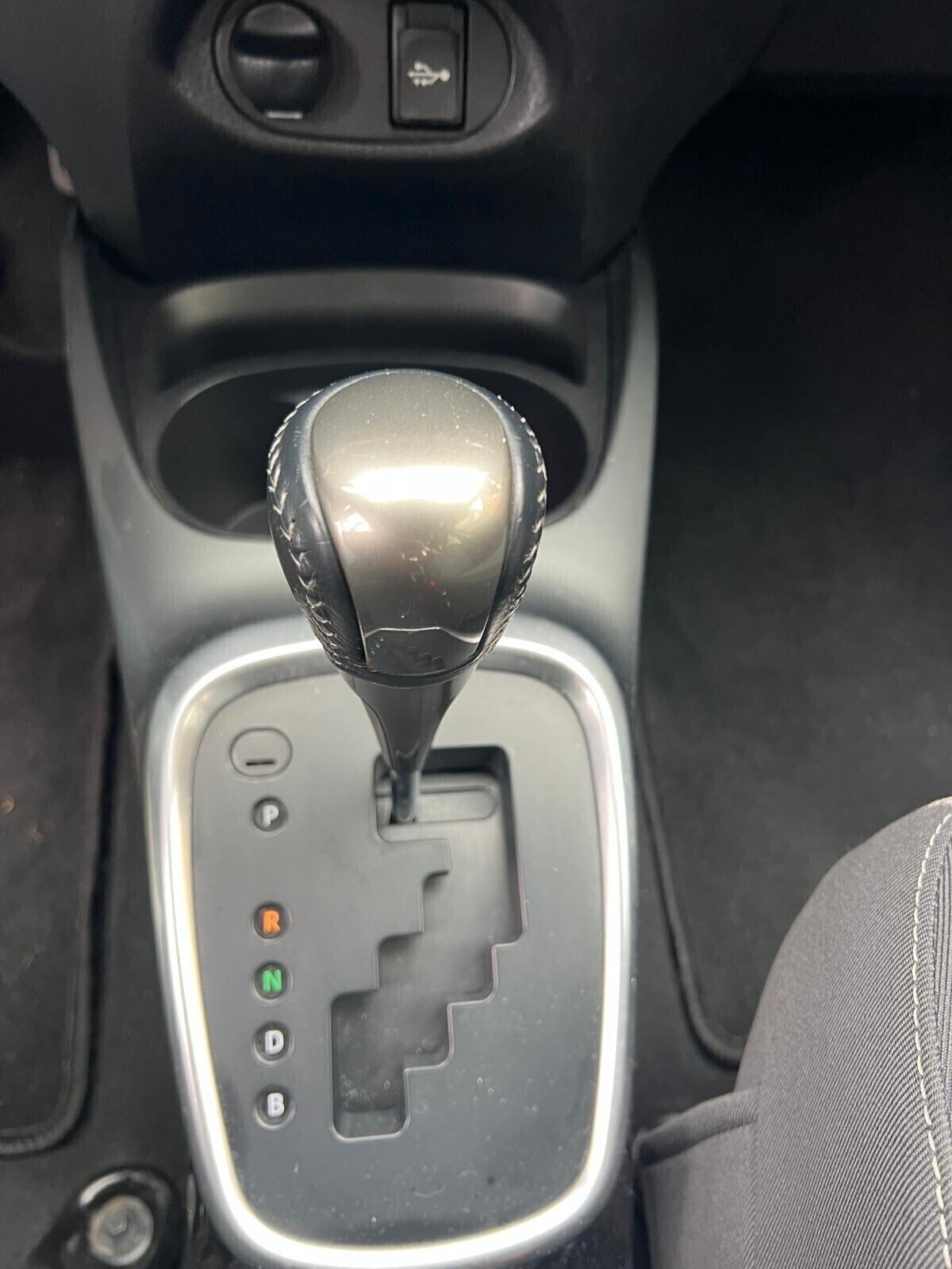 TOYOTA YARIS 1.5 HYBRID STYLE 5P NEOPATENTATI