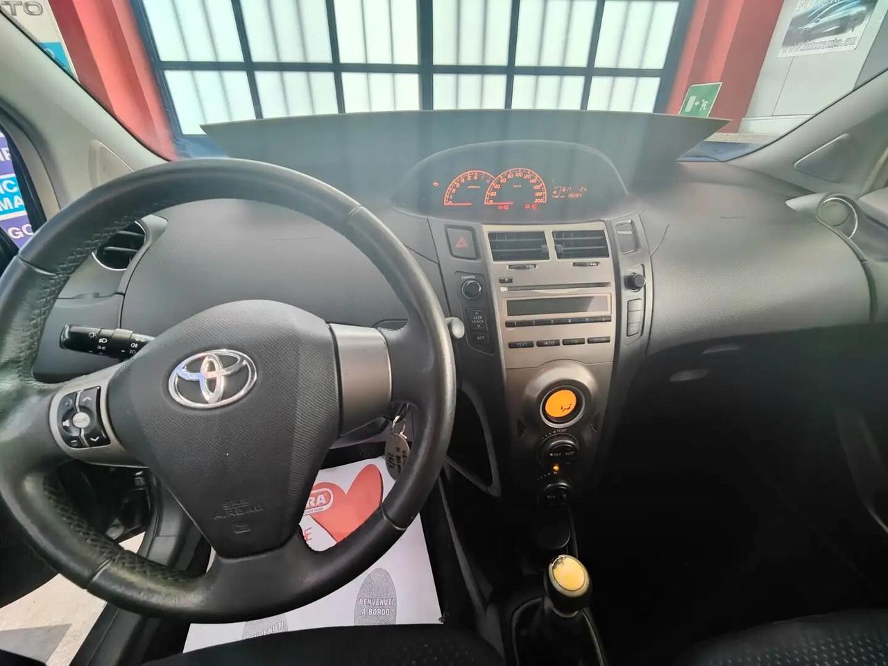 Toyota Yaris 1.0 5 porte Sol