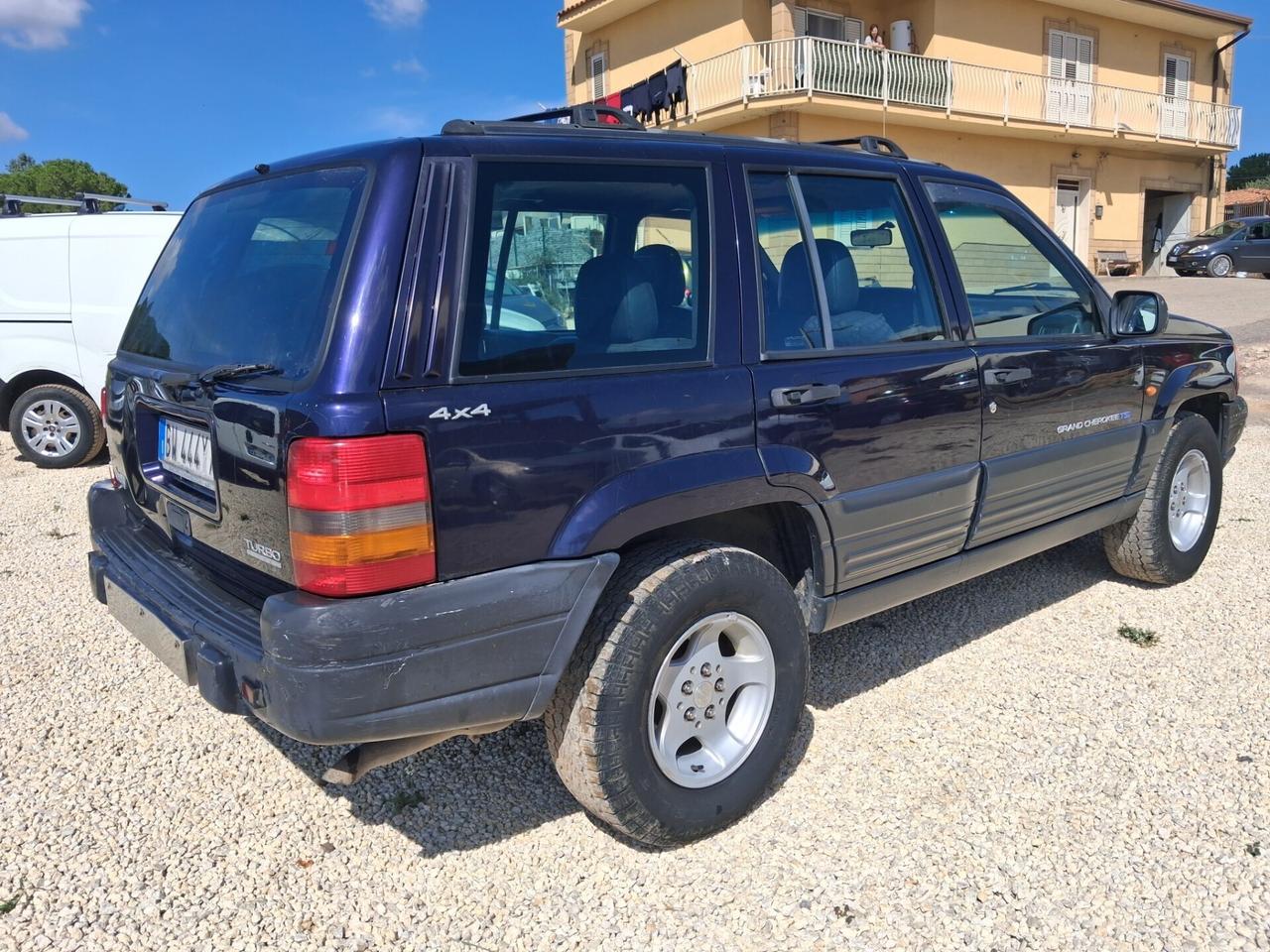 Jeep Cherokee 2.5 TD 5 p. Command-Trac Sport Rubic