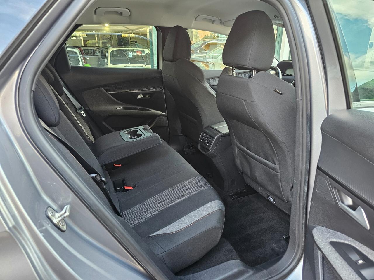 Peugeot 3008 BlueHDi 130 S&S EAT8 Active Pack