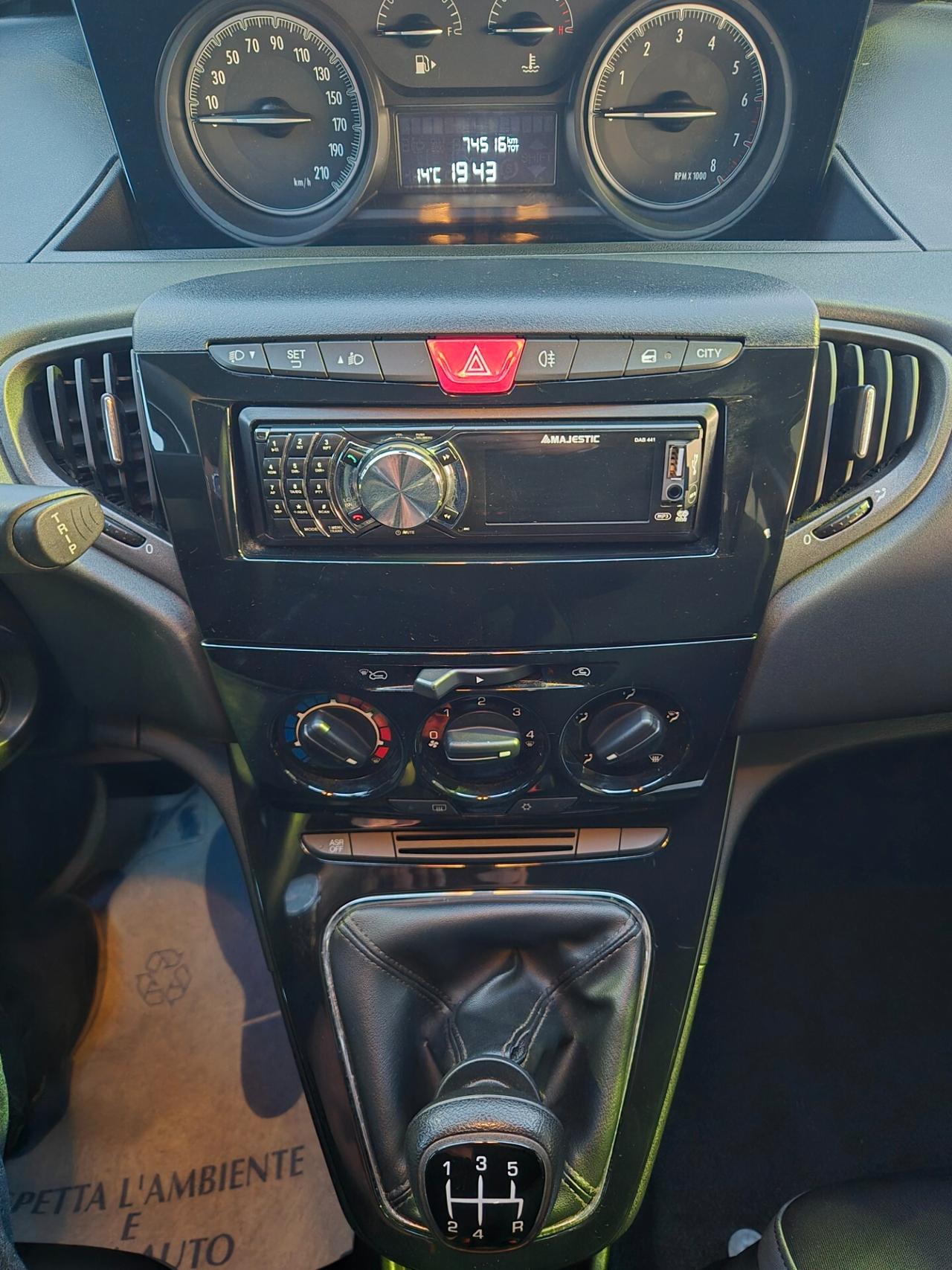 Lancia Ypsilon 1.2 69 CV 5 porte Silver