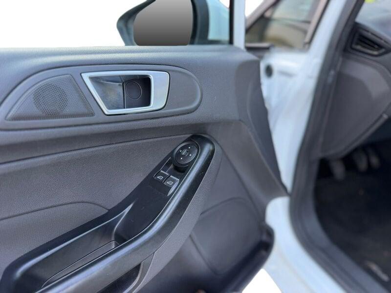 Ford Fiesta Fiesta 5p 1.4 Black&White GPL 95cv