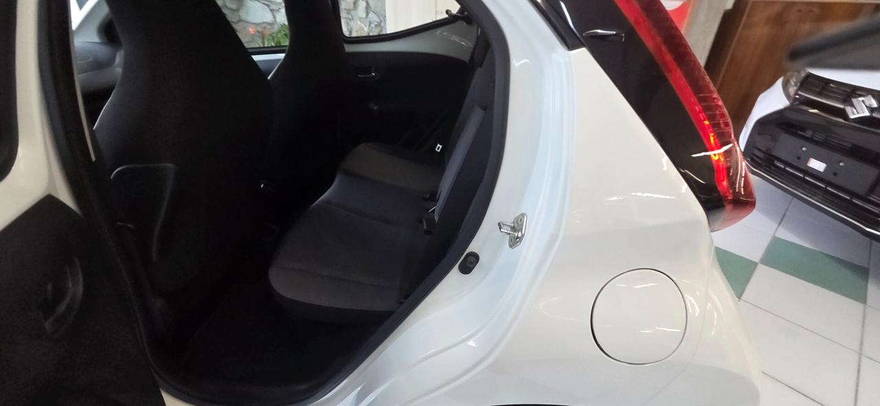 Toyota Aygo Connect 1.0 VVT-i 72 CV 5 porte x-clusiv