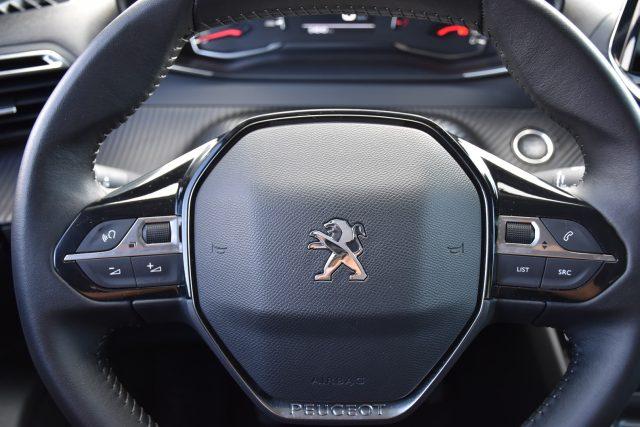 PEUGEOT 2008 BlueHDi 110 S&S Allure