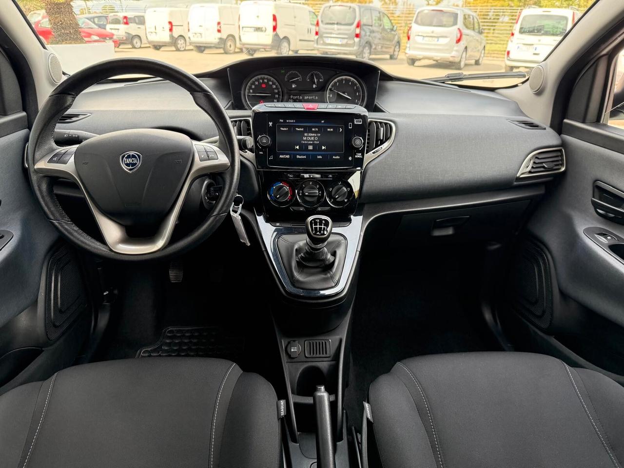 Lancia Ypsilon 1.0 FireFly 5 porte S&S Hybrid Gold
