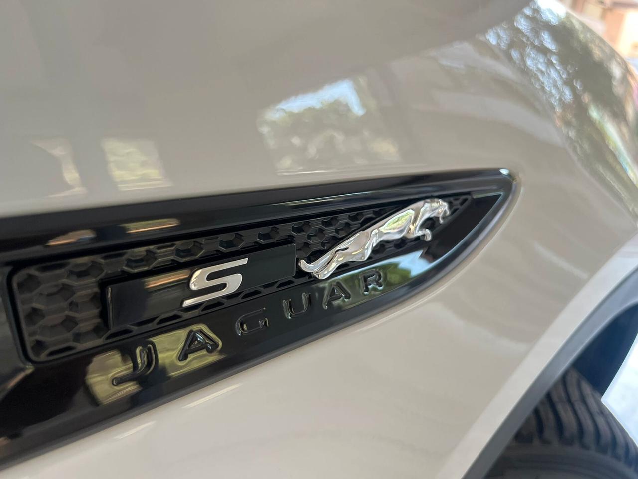 Jaguar E-Pace 2.0D 150 CV AWD aut. R-Dynamic HSE