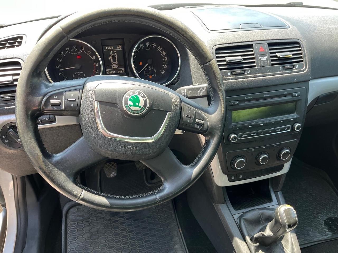 Skoda yeti -1600 tdi/105 cv -full-2012