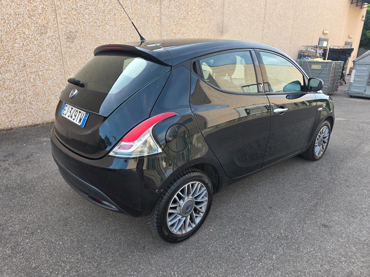 Lancia Ypsilon 1.3 MJT 16V 95 CV 5 porte S&S Silver