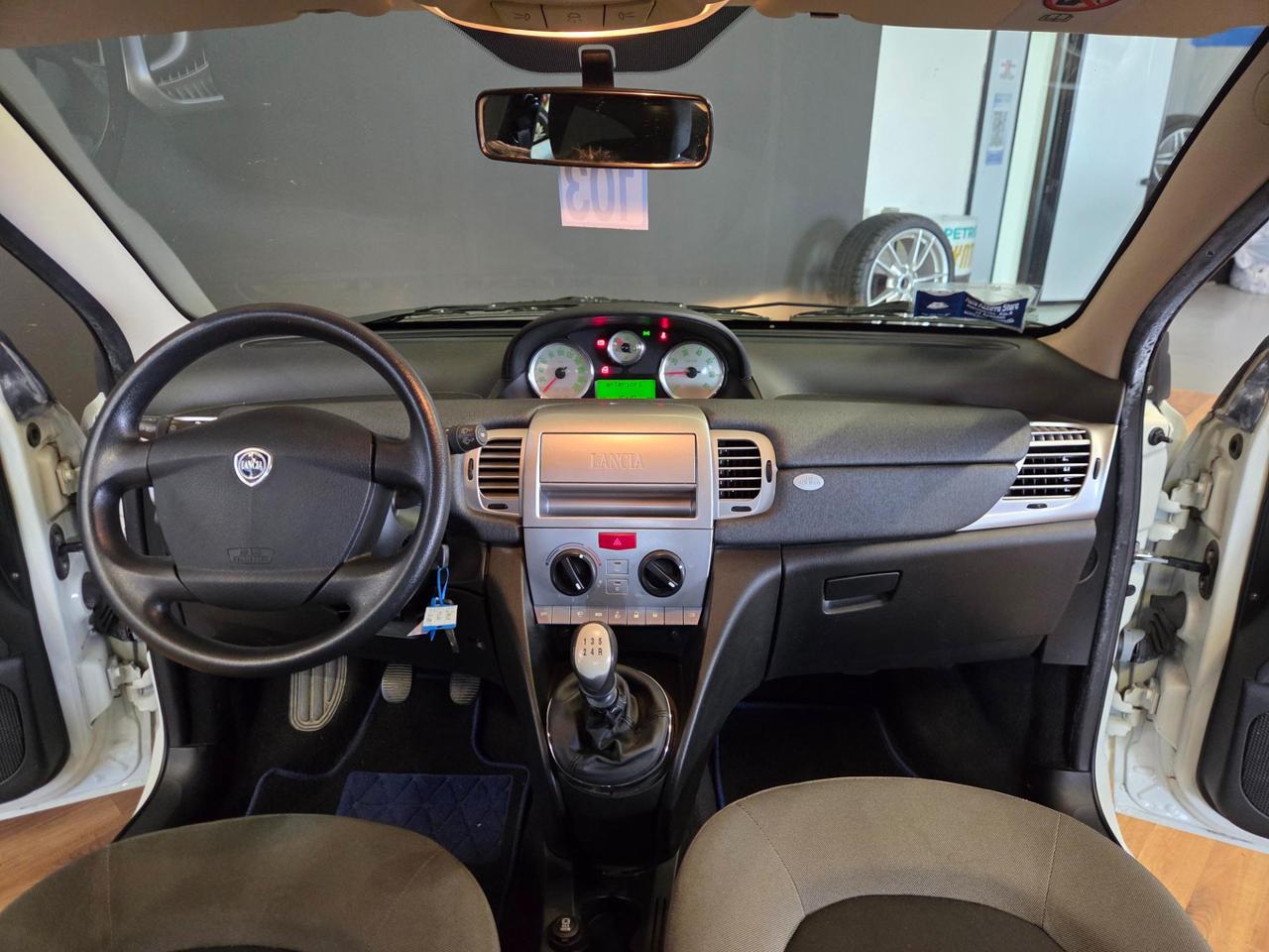 Lancia Ypsilon 3 Porte Ypsilon 1.2 8v New Oro (oro)