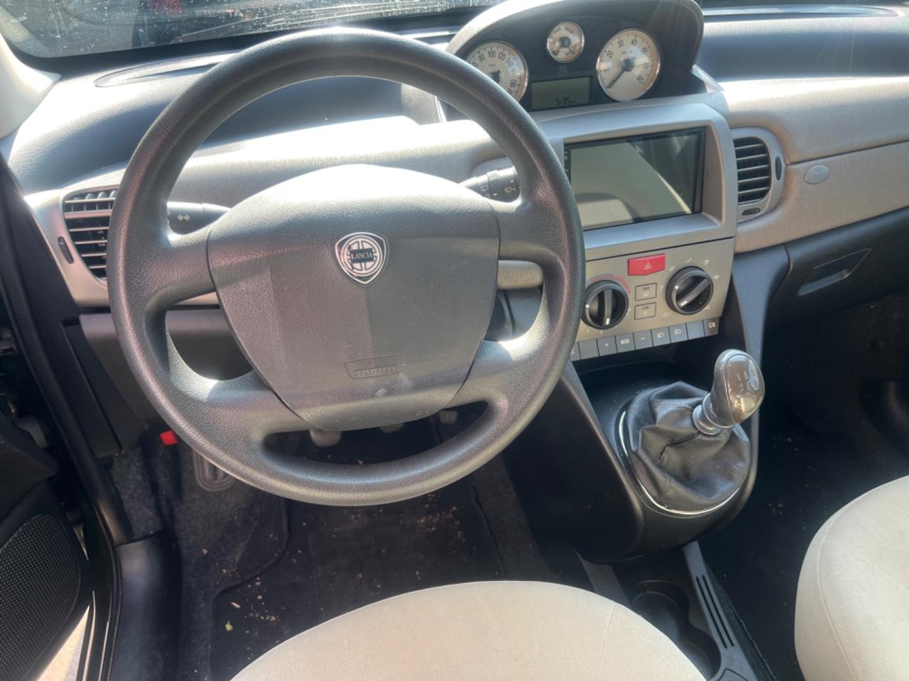 Lancia Ypsilon 1.2 16V Oro