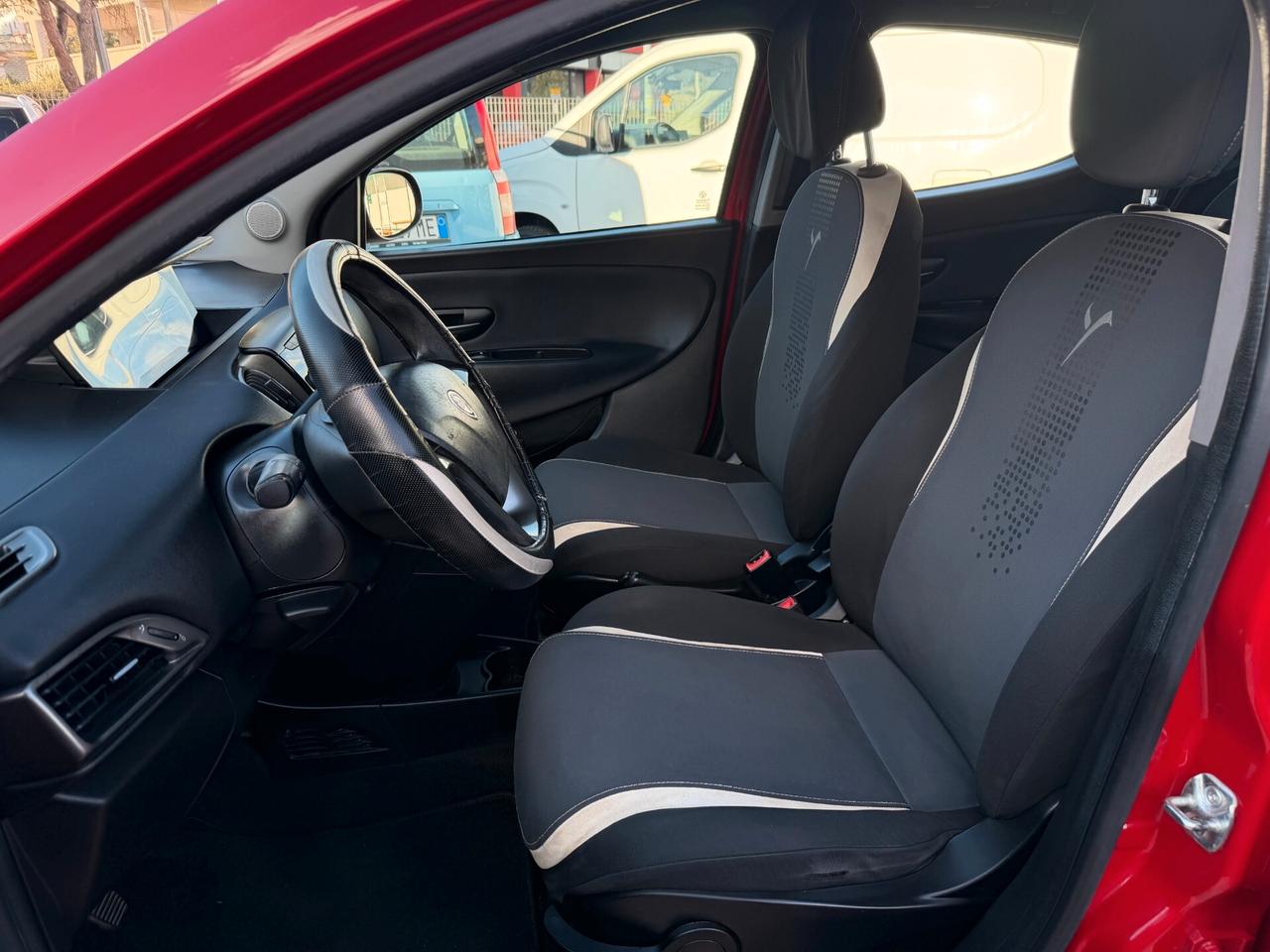 Lancia Ypsilon 0.9 TwinAir 85 CV 5 porte Metano Ecochic Elle