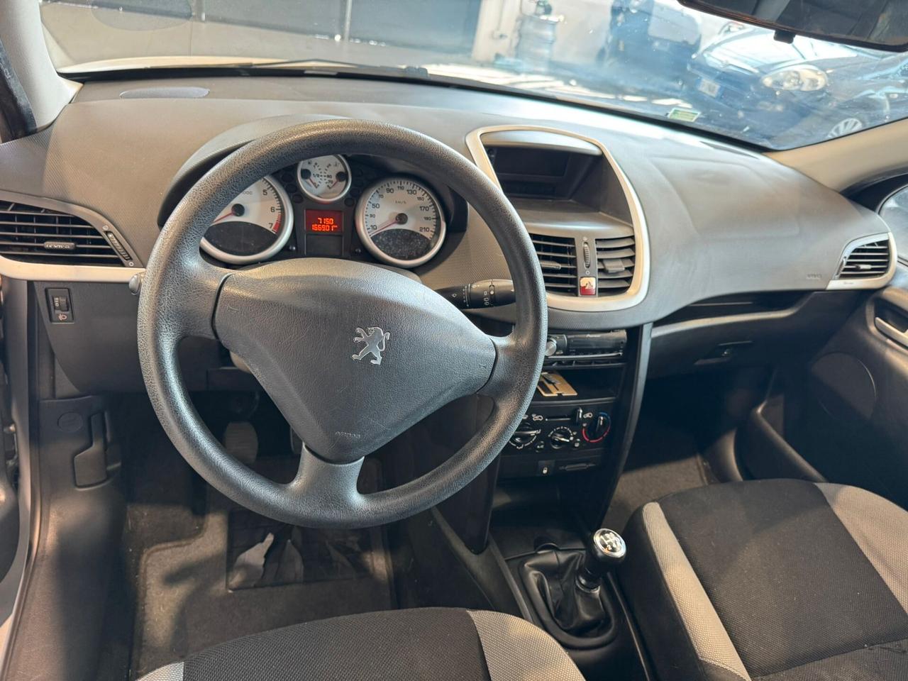 Peugeot 207 1.4 8V 75CV 3p. ONE Line