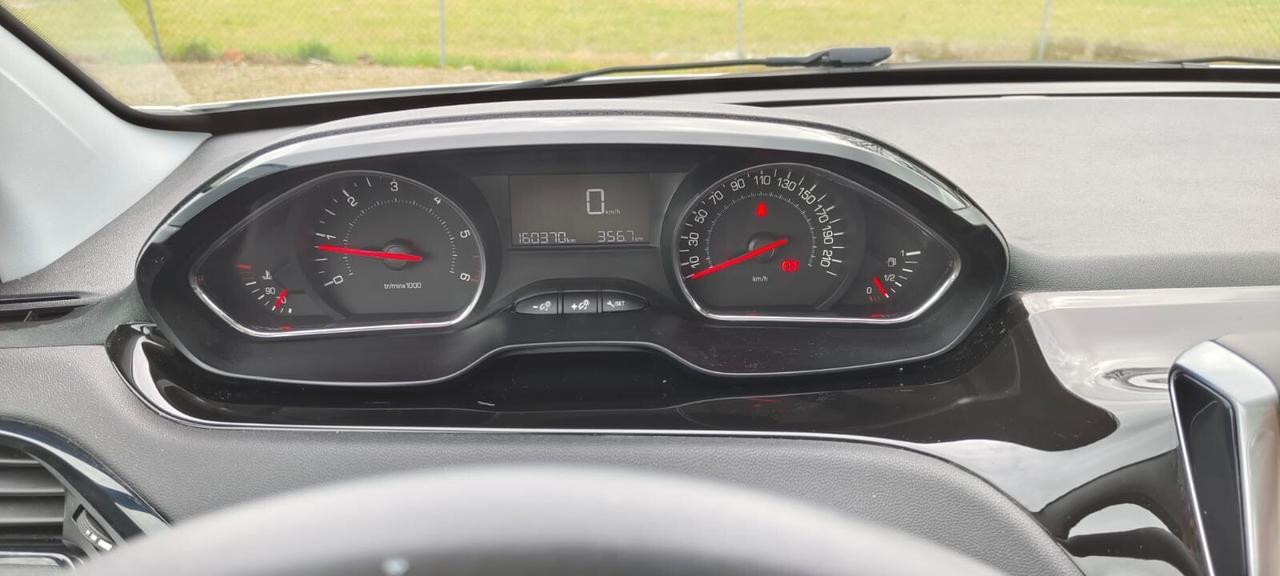 Peugeot 208 1.4 HDi 68 CV 5 porte Allure