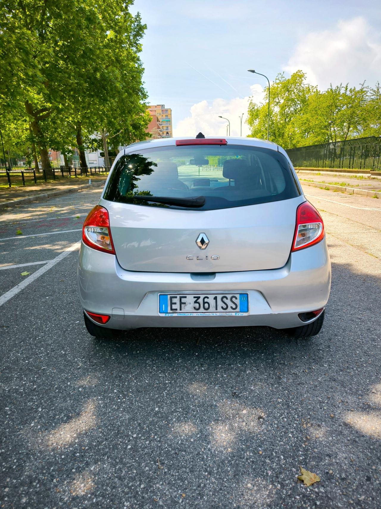 Renault Clio 1.2 16V 5 porte Luxe NEOPATENTATI