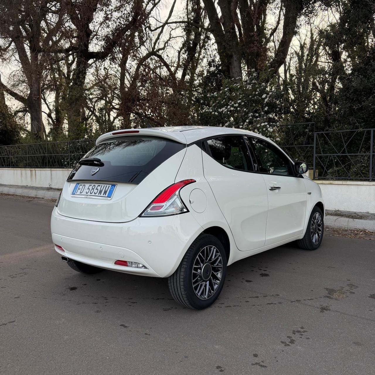 Lancia Ypsilon 1.2 69 CV 5 porte Gold
