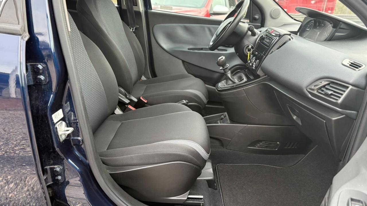 Lancia Ypsilon 1.2 69 CV 5 porte Silver