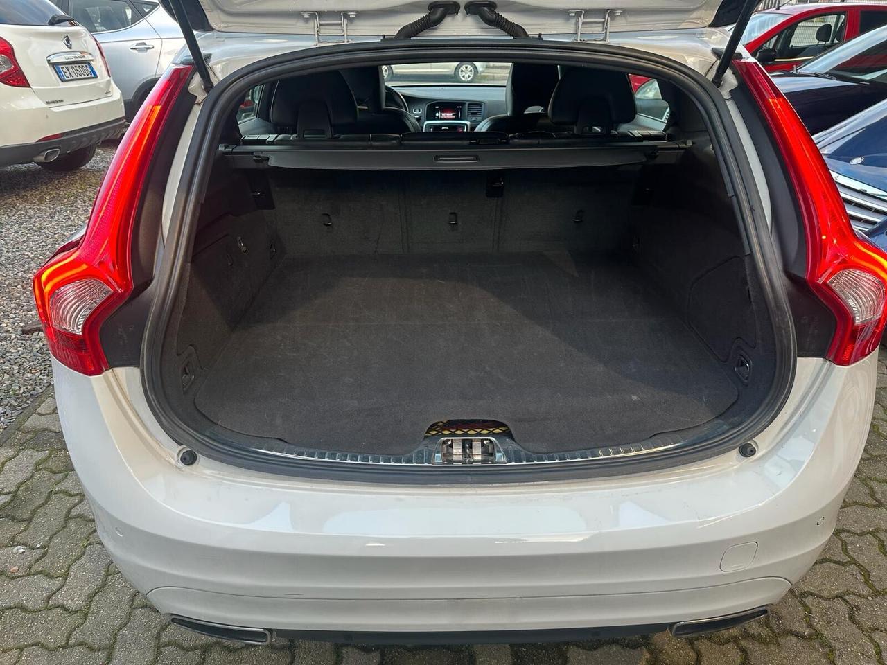Volvo V60 D6 Twin Engine Geartronic Momentum
